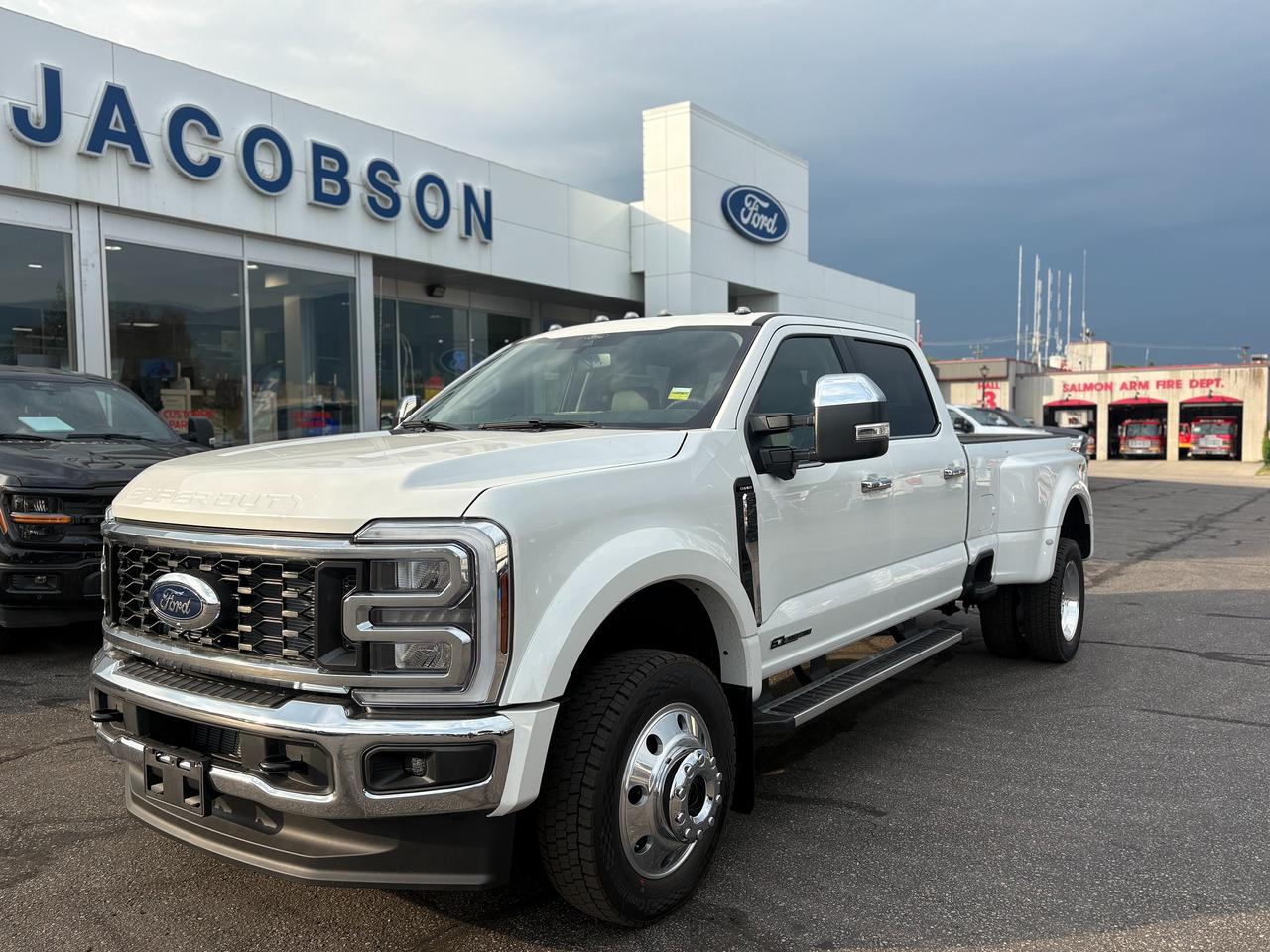 2026 Ford F-450 Super Duty DRW Lariat Photo0