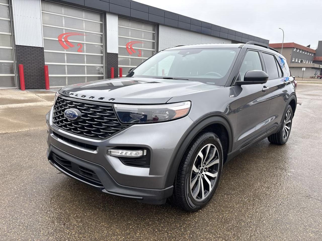 2022 Ford Explorer ST-Line Photo1