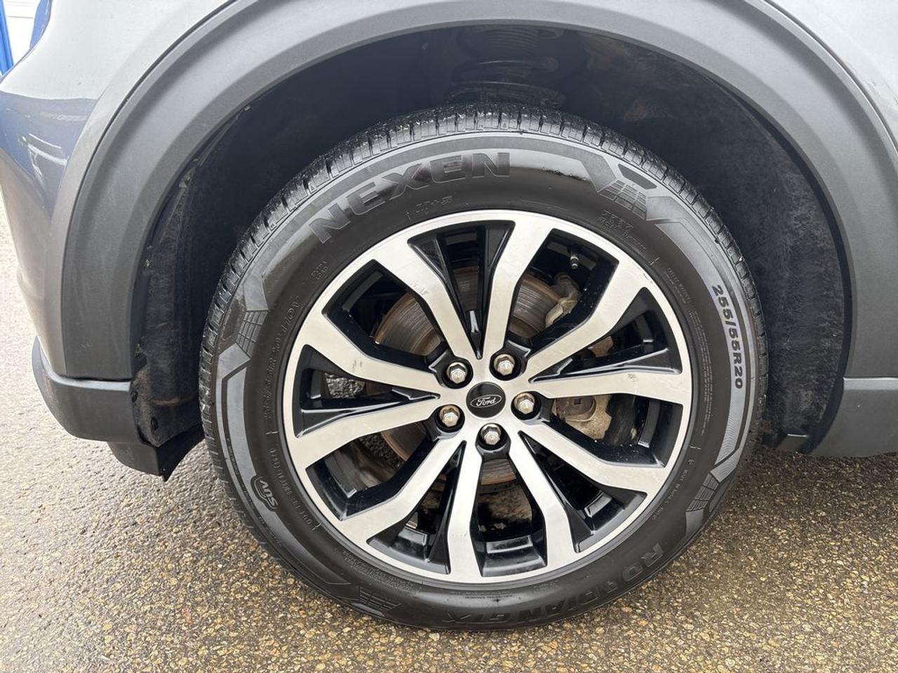 2022 Ford Explorer ST-Line Photo2