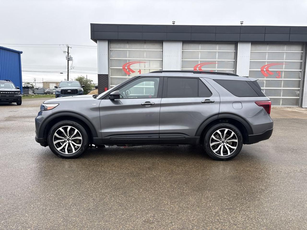 2022 Ford Explorer ST-Line Photo3