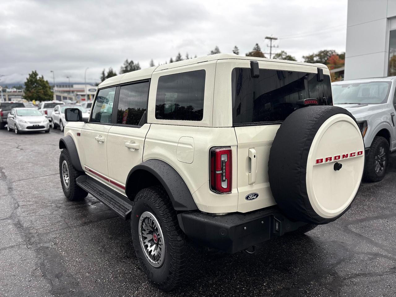 2026 Ford Bronco Outer Banks Photo2