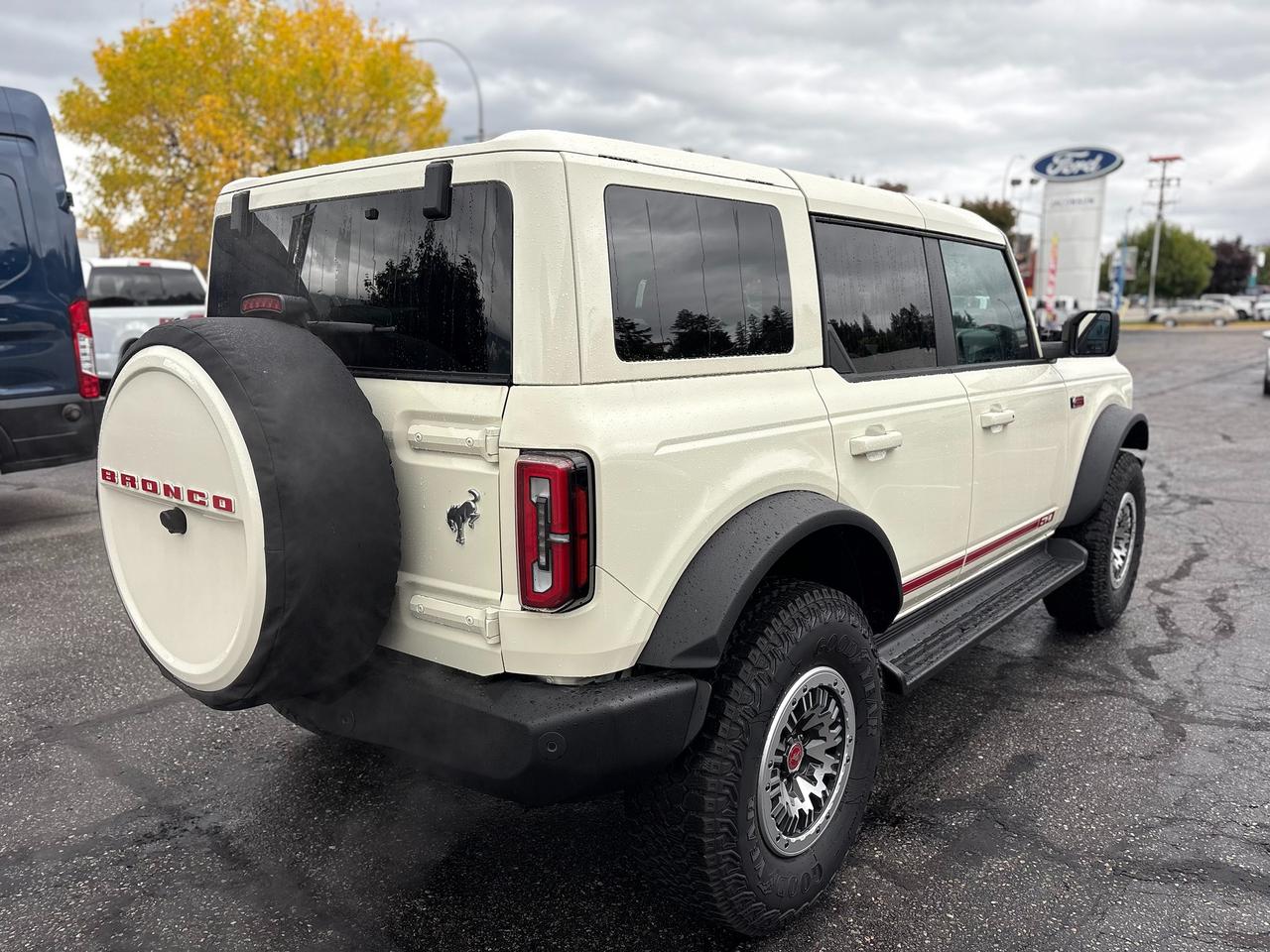 2026 Ford Bronco Outer Banks Photo4