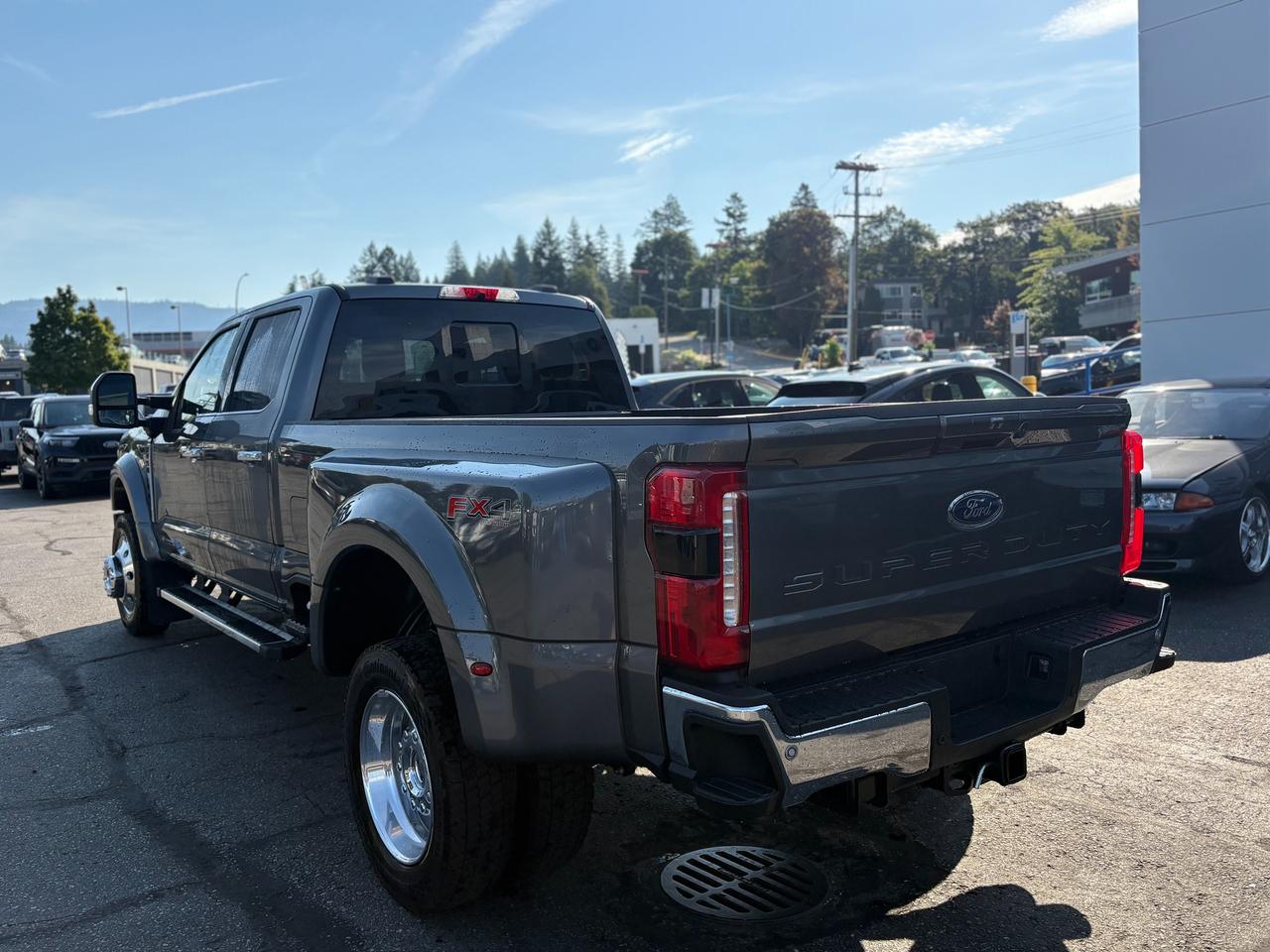 2026 Ford F-450 Super Duty DRW Lariat Photo2