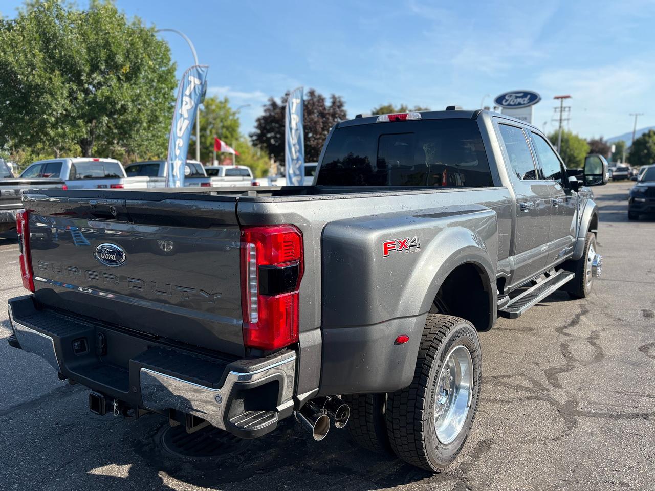 2026 Ford F-450 Super Duty DRW Lariat Photo4