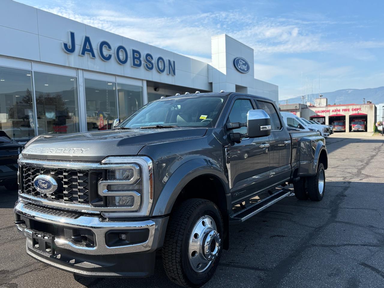 2026 Ford F-450 Super Duty DRW Lariat Photo0