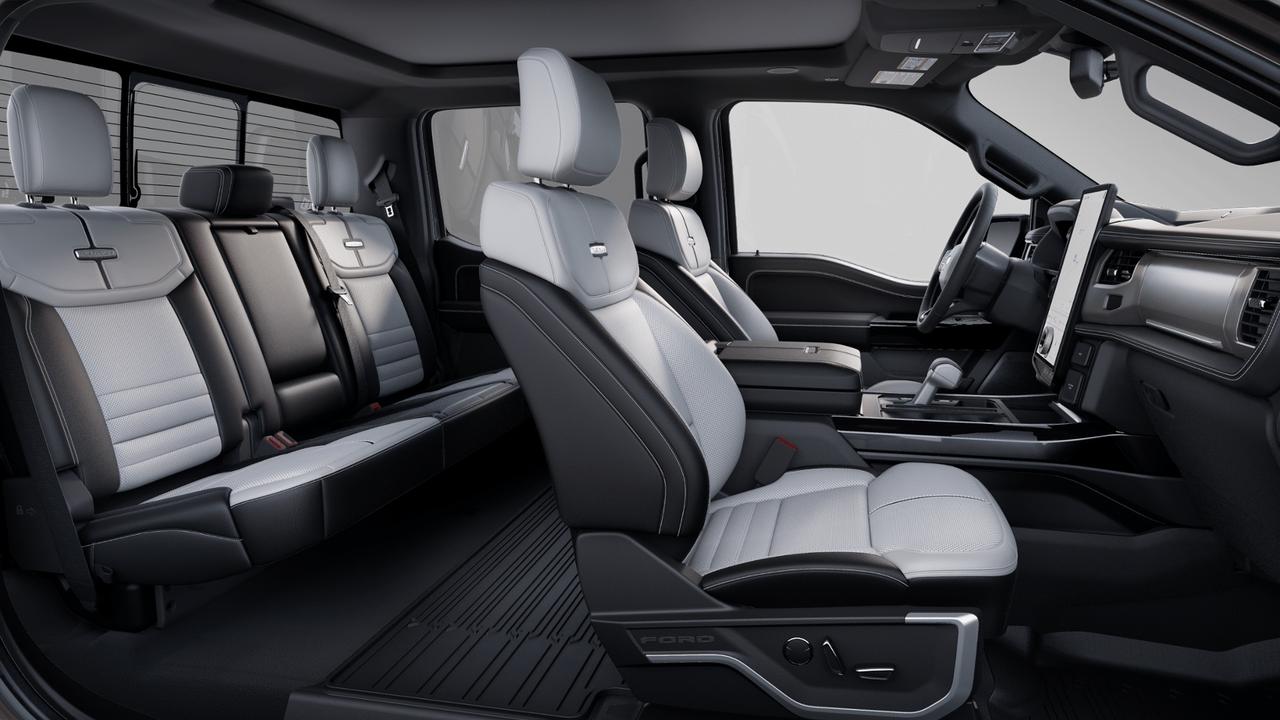 2025 Ford F-150 Lightning Platinum Photo