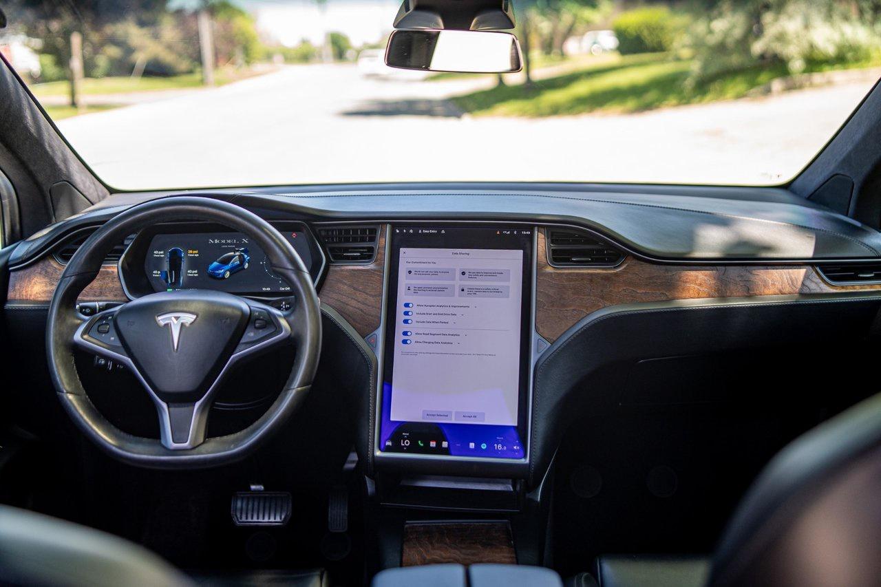 2020 Tesla Model X LONG RANGE AWD Photo