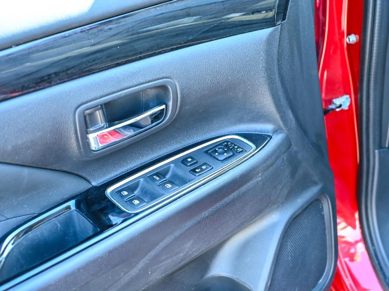 2018 Mitsubishi Outlander Phev GT Photo