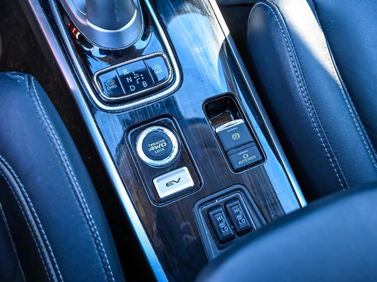 2018 Mitsubishi Outlander Phev GT Photo