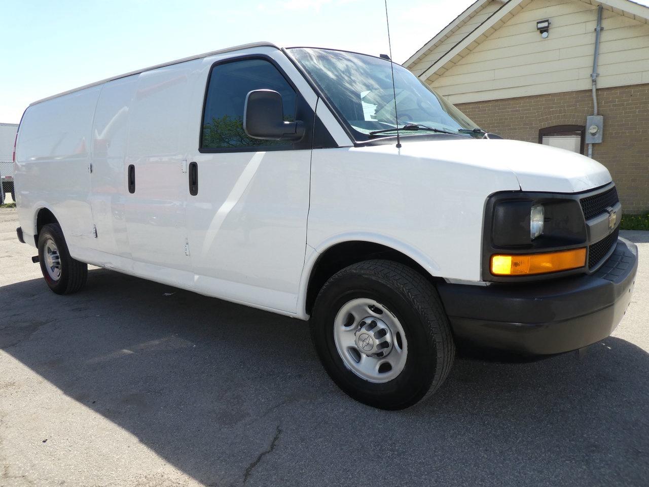 2016 Chevrolet Express cargo van 2500 extended Photo2