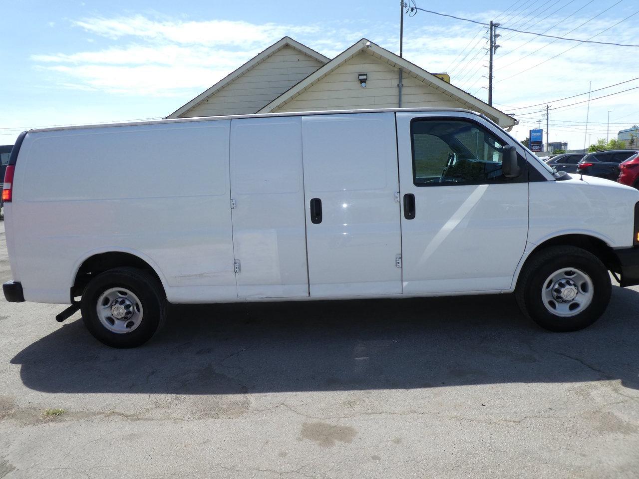 2016 Chevrolet Express cargo van 2500 extended Photo3
