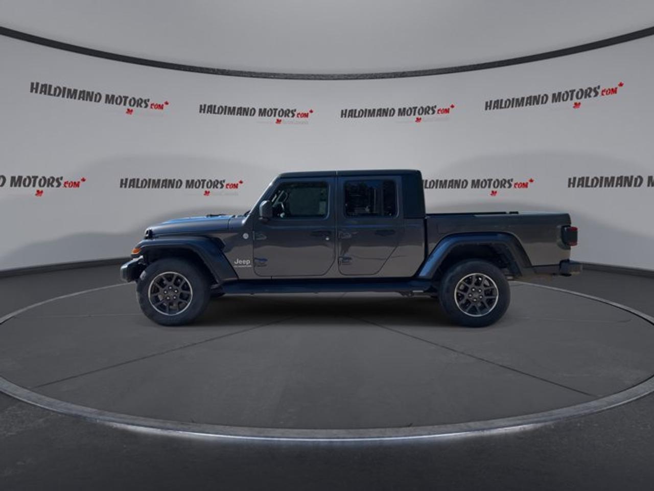2021 Jeep Gladiator Overland 4x4 | No Accidents | Leather Seats Photo4