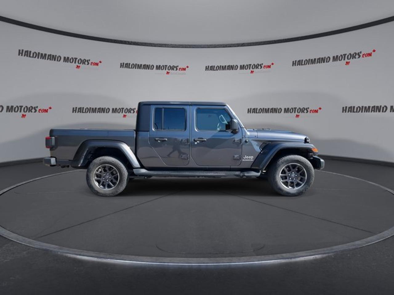 2021 Jeep Gladiator Overland 4x4 | No Accidents | Leather Seats Photo