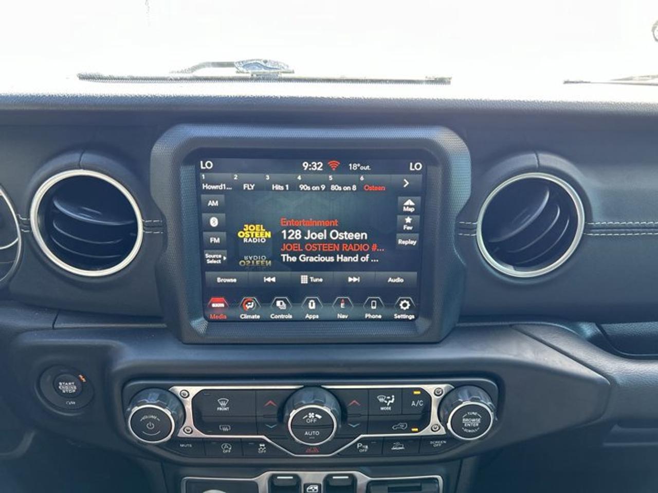 2021 Jeep Gladiator Overland 4x4 | No Accidents | Leather Seats Photo
