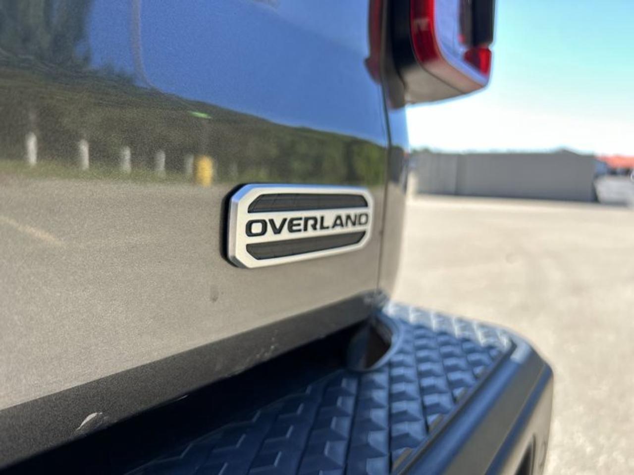 2021 Jeep Gladiator Overland 4x4 | No Accidents | Leather Seats Photo