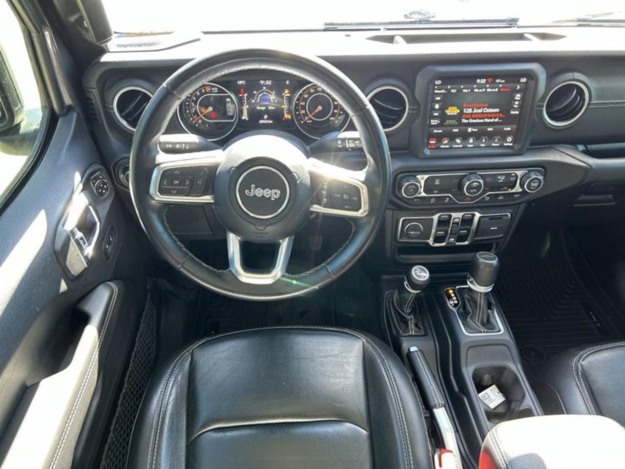 2021 Jeep Gladiator Overland 4x4 | No Accidents | Leather Seats Photo