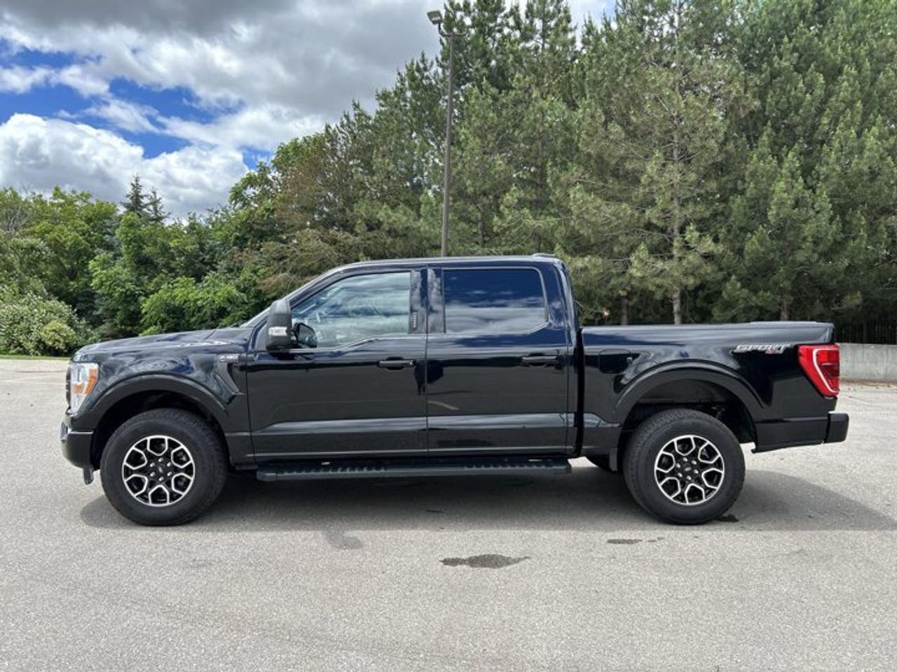2022 Ford F-150 XLT SuperCrew 4WD | One Owner | No Accidents Photo