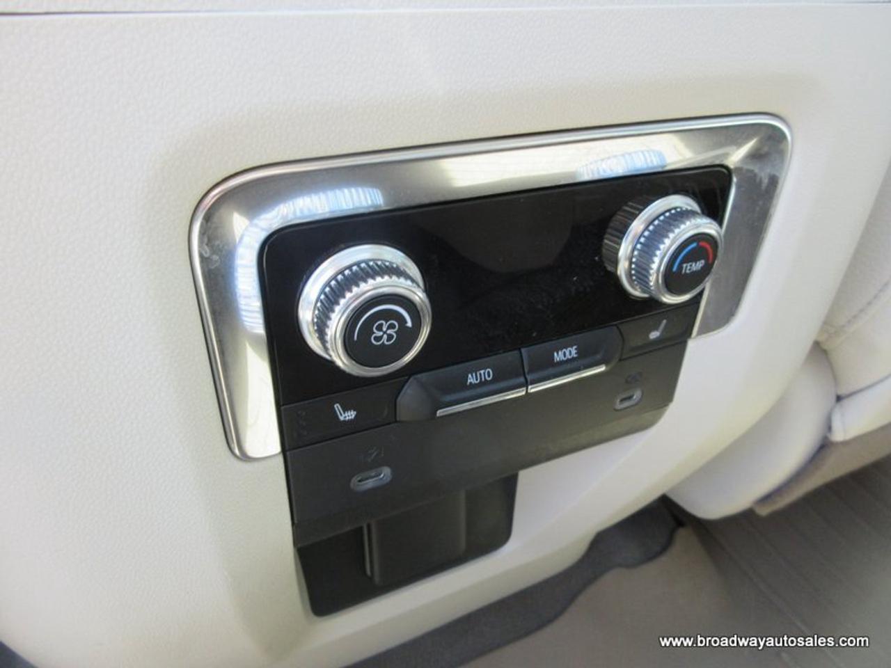 2022 GMC Yukon XL LOADED DENALI-VERSION 7 PASSENGER 6.2L - V8.. 4X4.. CAPTAINS.. 3RD ROW.. PANORAMIC SUNROOF.. LEATHER.. HEATED SEATS & WHEEL.. BACK-UP CAMERA.. Photo