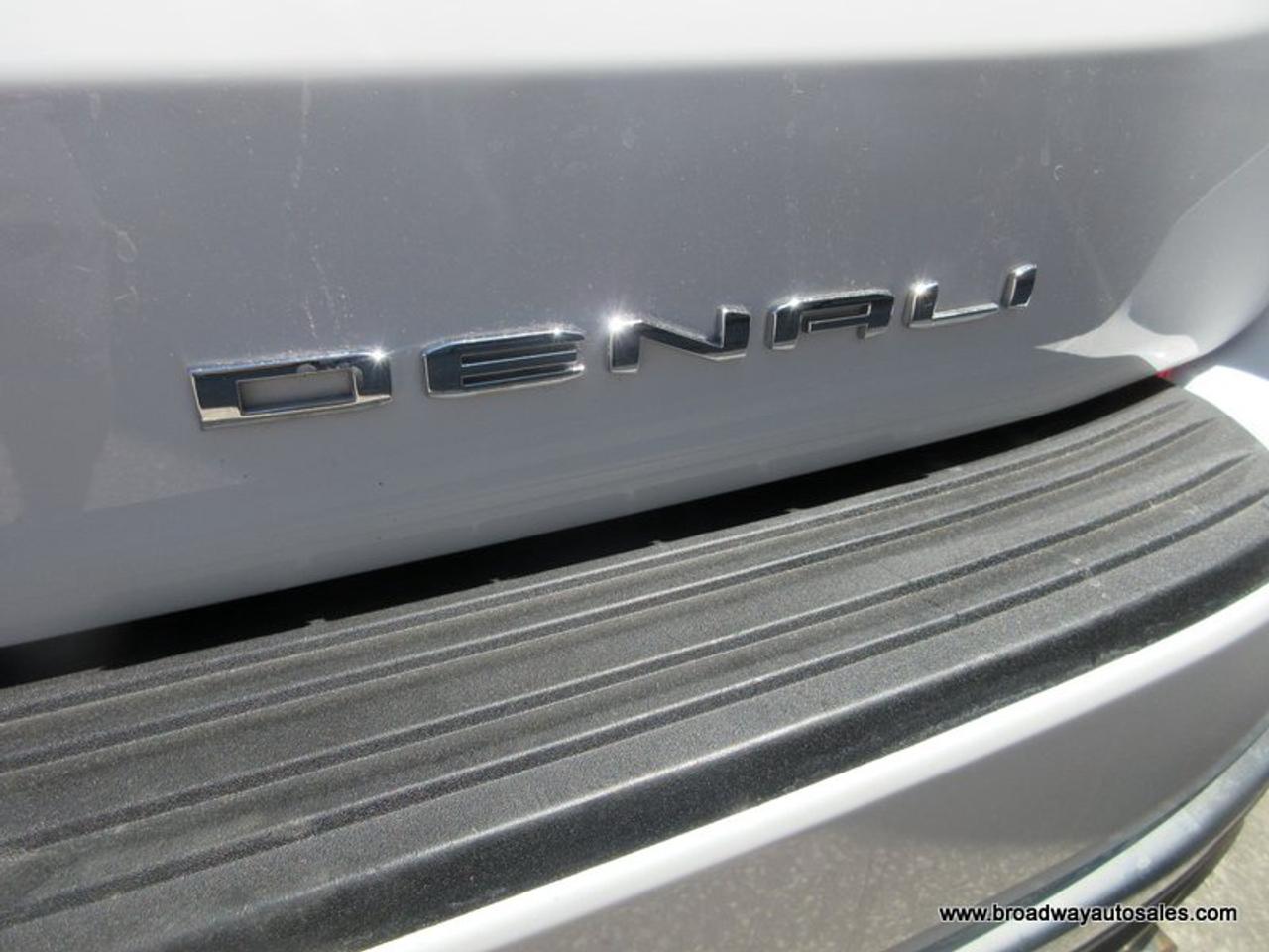 2022 GMC Yukon XL LOADED DENALI-VERSION 7 PASSENGER 6.2L - V8.. 4X4.. CAPTAINS.. 3RD ROW.. PANORAMIC SUNROOF.. LEATHER.. HEATED SEATS & WHEEL.. BACK-UP CAMERA.. Photo