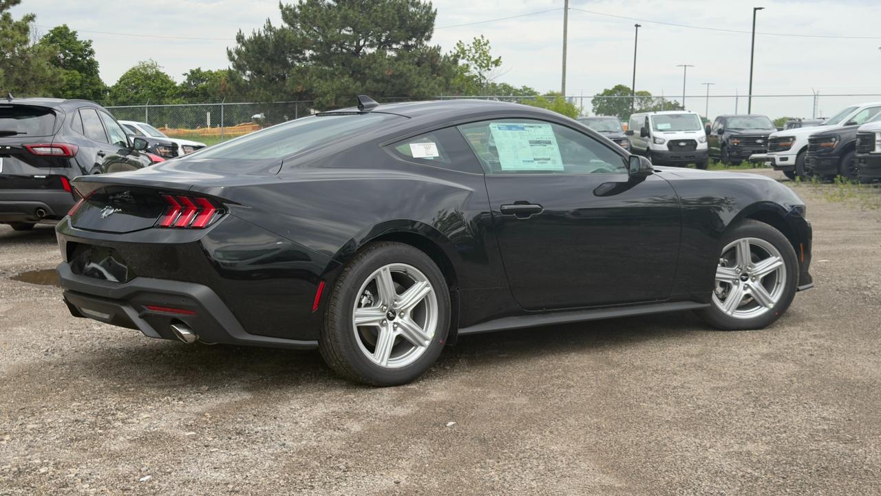 2026 Ford Mustang EcoBoost Premium Fastback Photo4