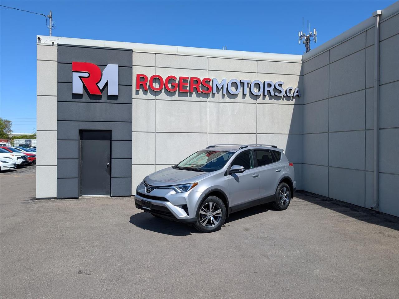 2018 Toyota RAV4 LE - HTD SEATS - REV CAM - TECH FEATS