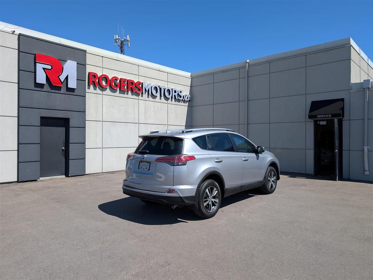 2018 Toyota RAV4 LE - HTD SEATS - REV CAM - TECH FEATS Photo