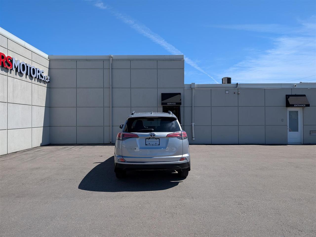 2018 Toyota RAV4 LE - HTD SEATS - REV CAM - TECH FEATS Photo