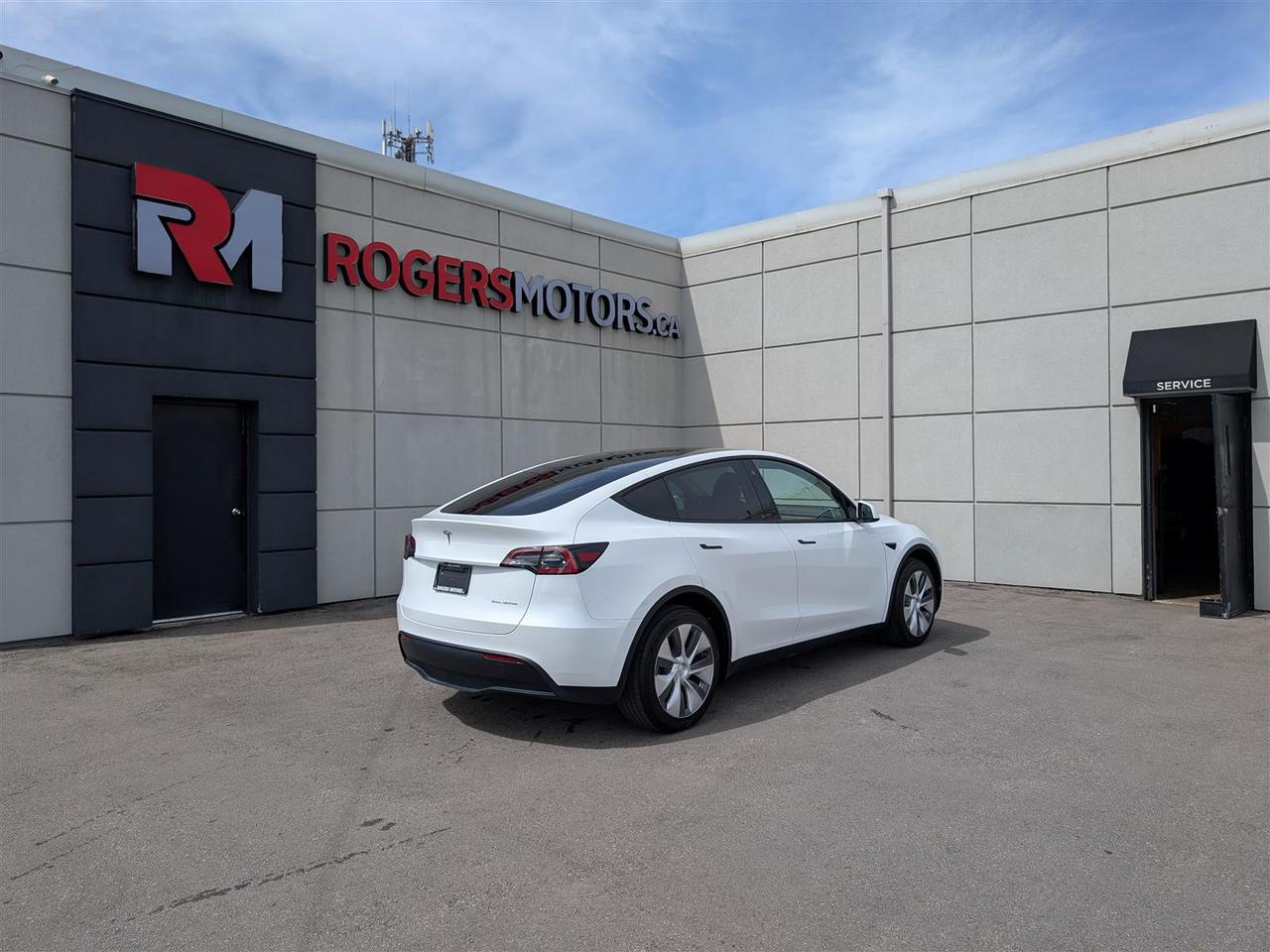 2023 Tesla Model Y LONG RANGE AWD - DUAL MOTOR Photo4