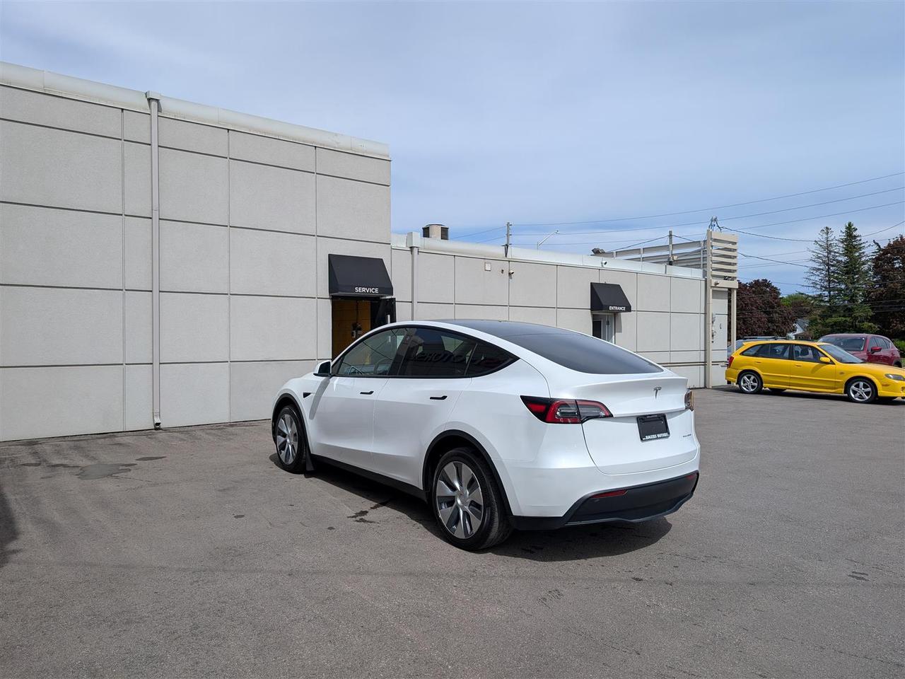 2023 Tesla Model Y LONG RANGE AWD - DUAL MOTOR Photo