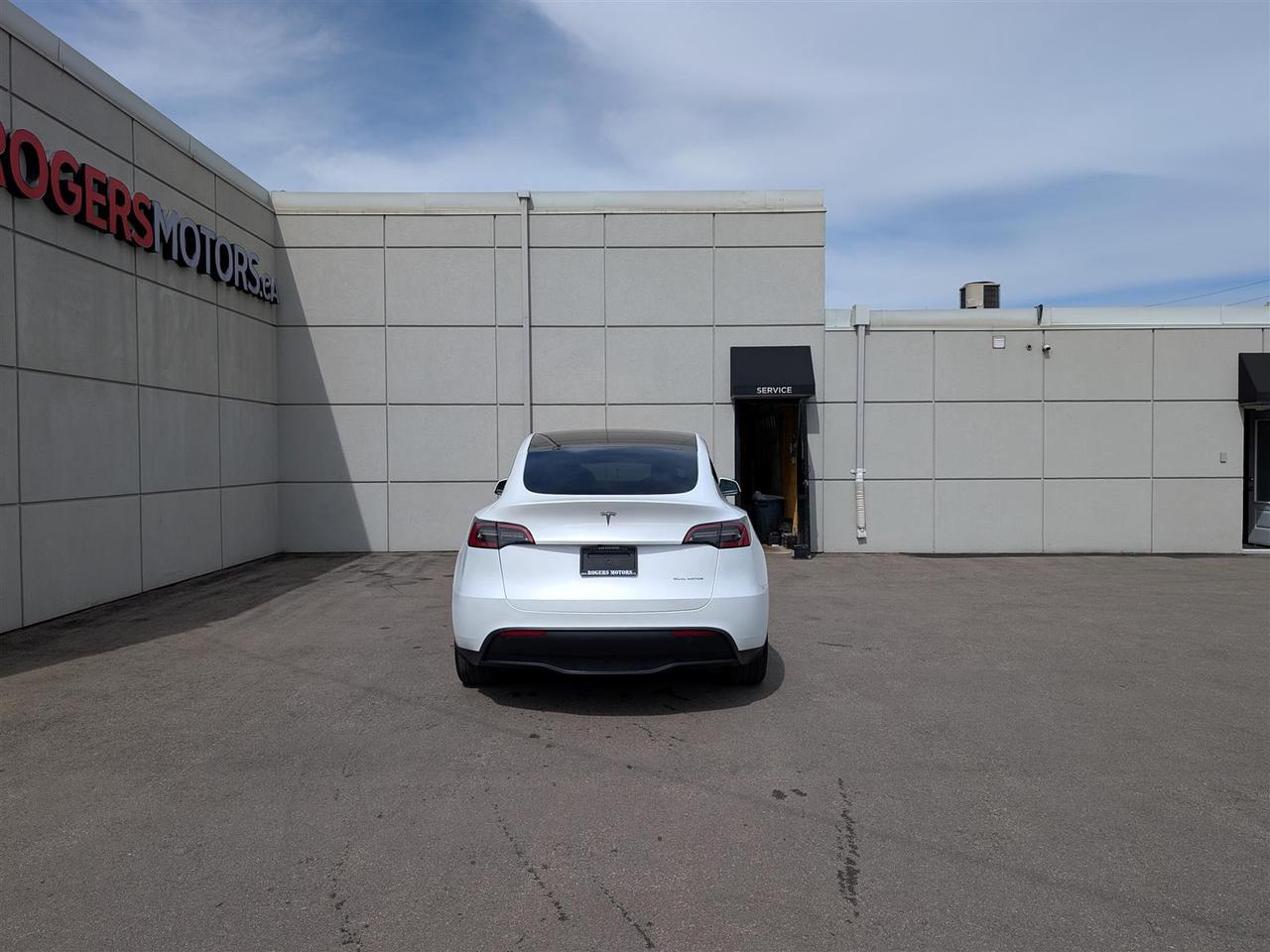 2023 Tesla Model Y LONG RANGE AWD - DUAL MOTOR Photo