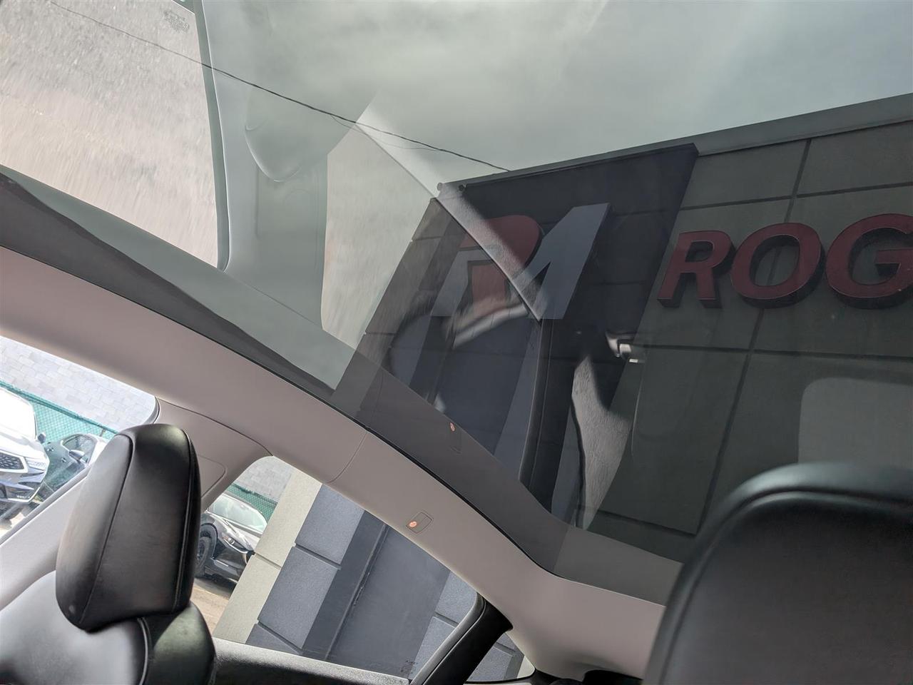 2023 Tesla Model Y LONG RANGE AWD - DUAL MOTOR Photo