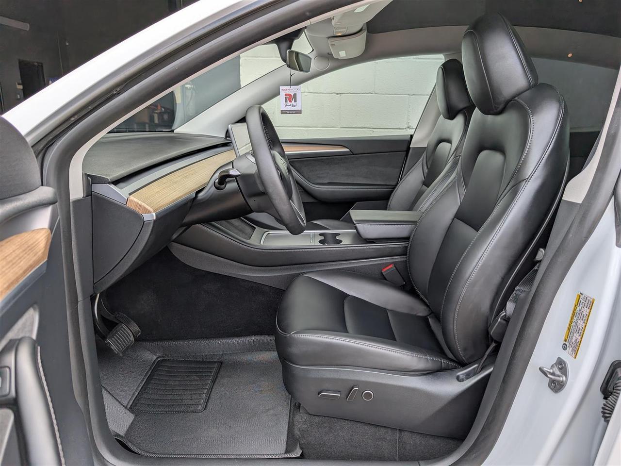 2023 Tesla Model Y LONG RANGE AWD - DUAL MOTOR Photo