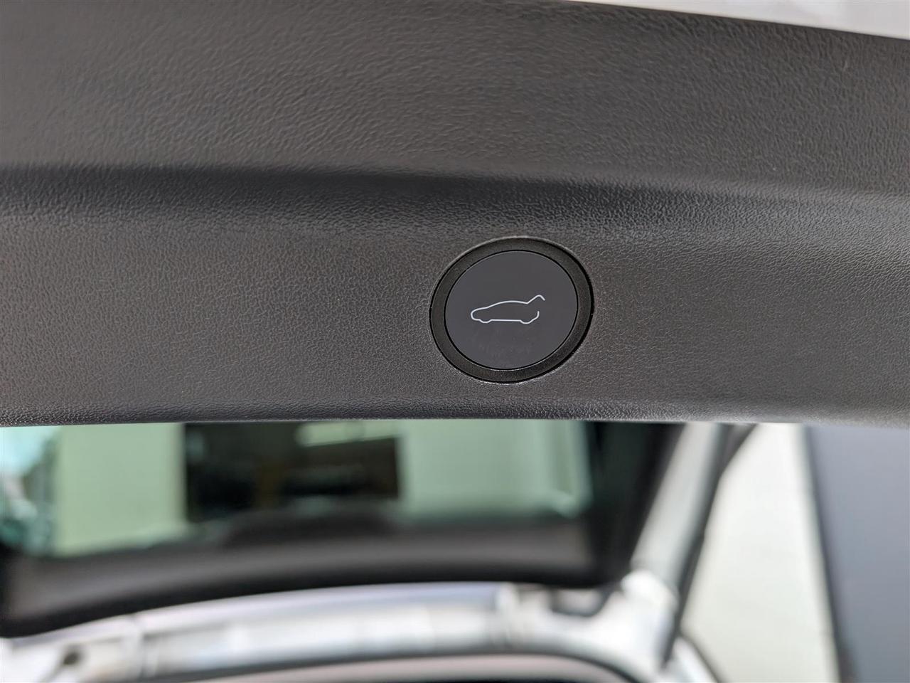 2023 Tesla Model Y LONG RANGE AWD - DUAL MOTOR Photo