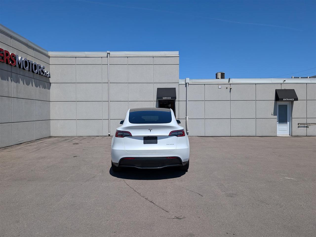 2022 Tesla Model Y LONG RANGE AWD - DUAL MOTOR Photo