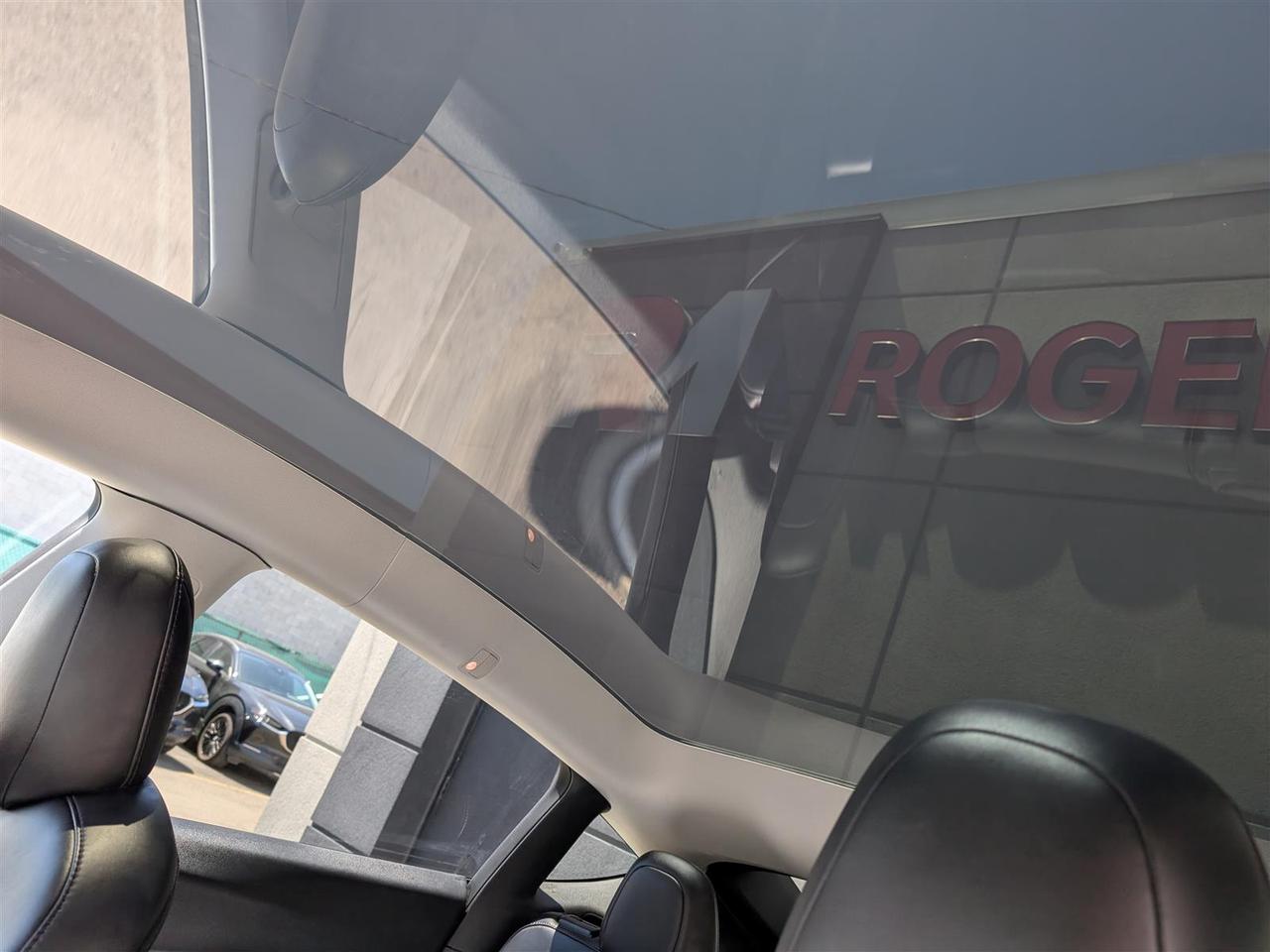 2022 Tesla Model Y LONG RANGE AWD - DUAL MOTOR Photo
