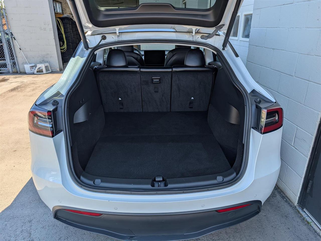 2022 Tesla Model Y LONG RANGE AWD - DUAL MOTOR Photo