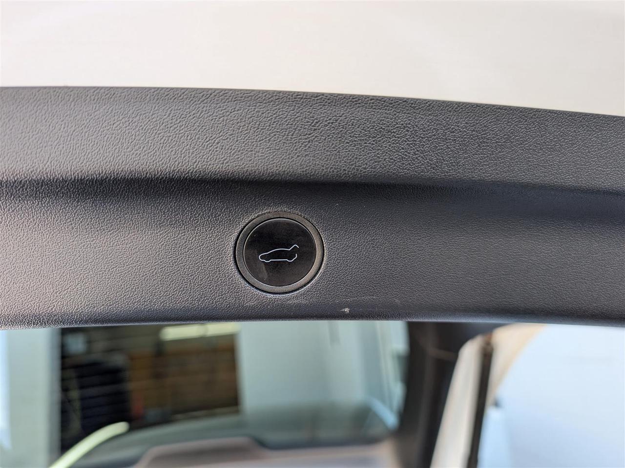 2022 Tesla Model Y LONG RANGE AWD - DUAL MOTOR Photo