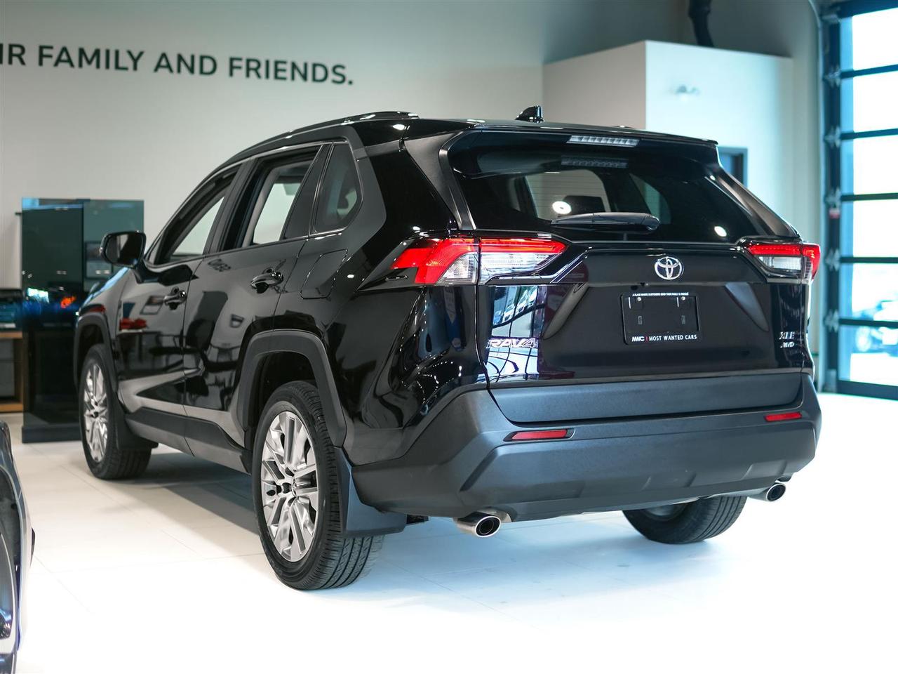 2021 Toyota RAV4 XLE AWD | PREMIUM | LEATHER | NO ACCIDENTS Photo