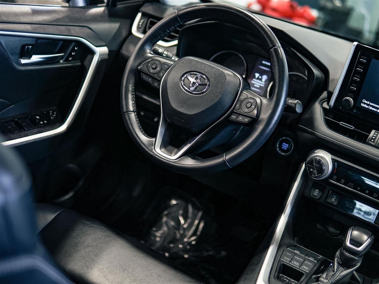 2021 Toyota RAV4 XLE AWD | PREMIUM | LEATHER | NO ACCIDENTS Photo