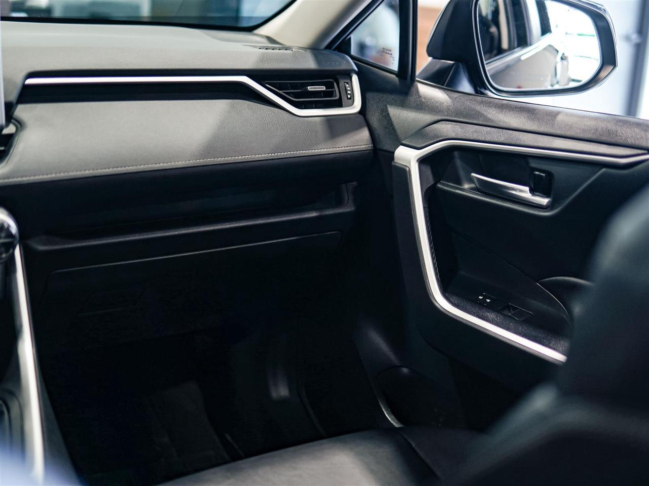 2021 Toyota RAV4 XLE AWD | PREMIUM | LEATHER | NO ACCIDENTS Photo