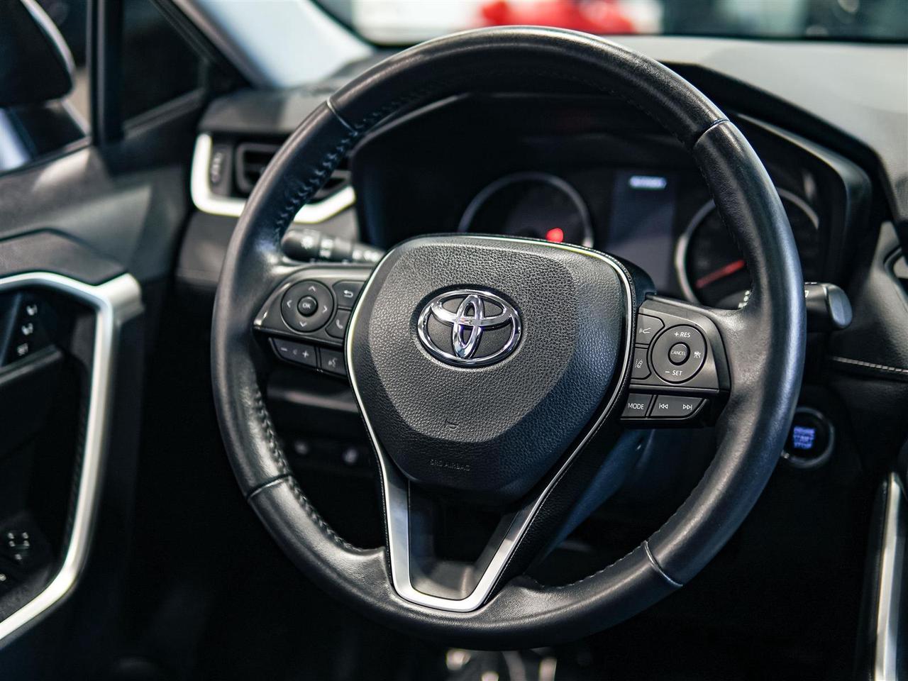 2021 Toyota RAV4 XLE AWD | PREMIUM | LEATHER | NO ACCIDENTS Photo