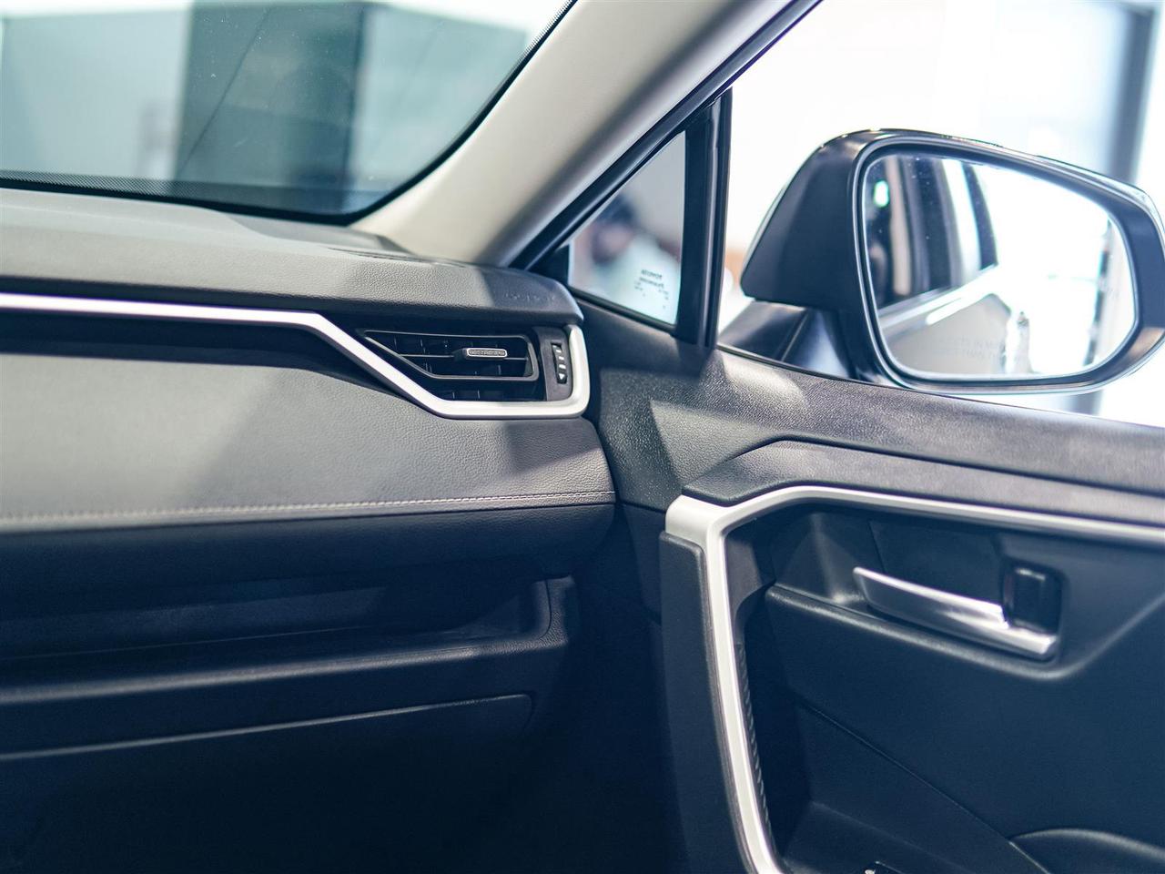2021 Toyota RAV4 XLE AWD | PREMIUM | LEATHER | NO ACCIDENTS Photo