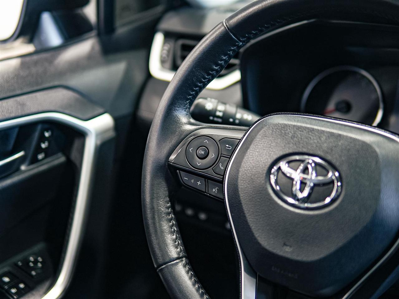2021 Toyota RAV4 XLE AWD | PREMIUM | LEATHER | NO ACCIDENTS Photo