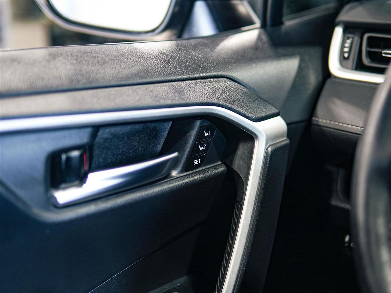 2021 Toyota RAV4 XLE AWD | PREMIUM | LEATHER | NO ACCIDENTS Photo