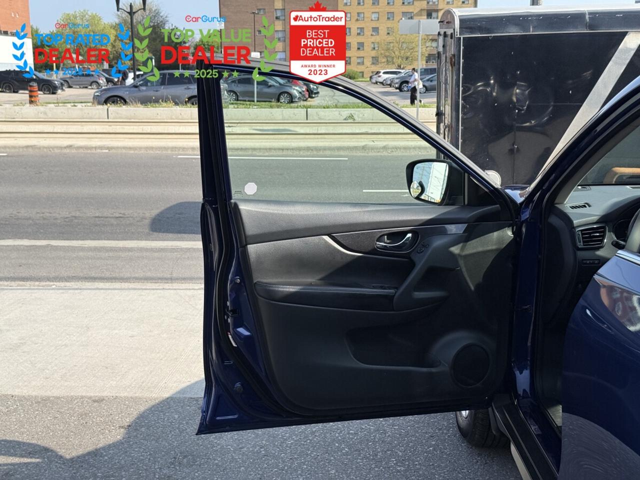 2017 Nissan Rogue SV | REAR CAMERA | HEATED SEATS | NO ACCIDENTS Photo