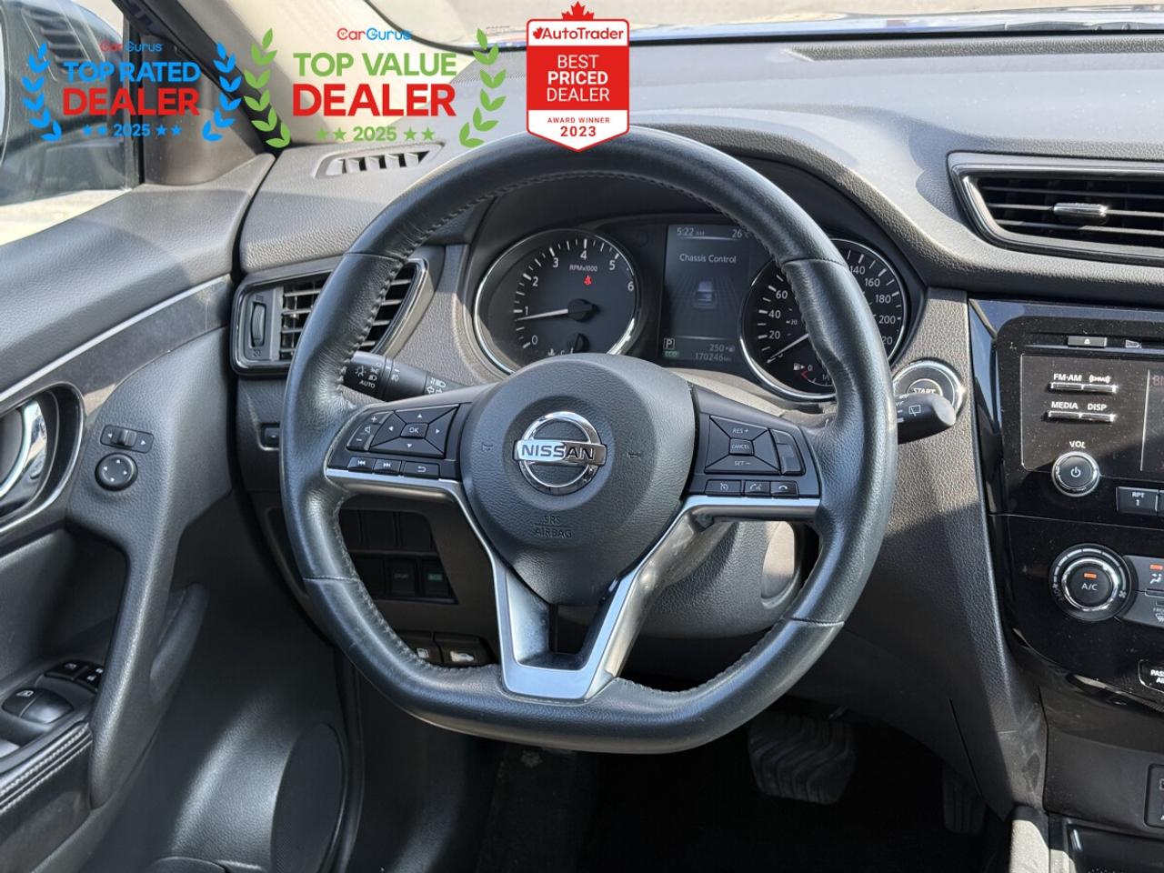 2017 Nissan Rogue SV | REAR CAMERA | HEATED SEATS | NO ACCIDENTS Photo