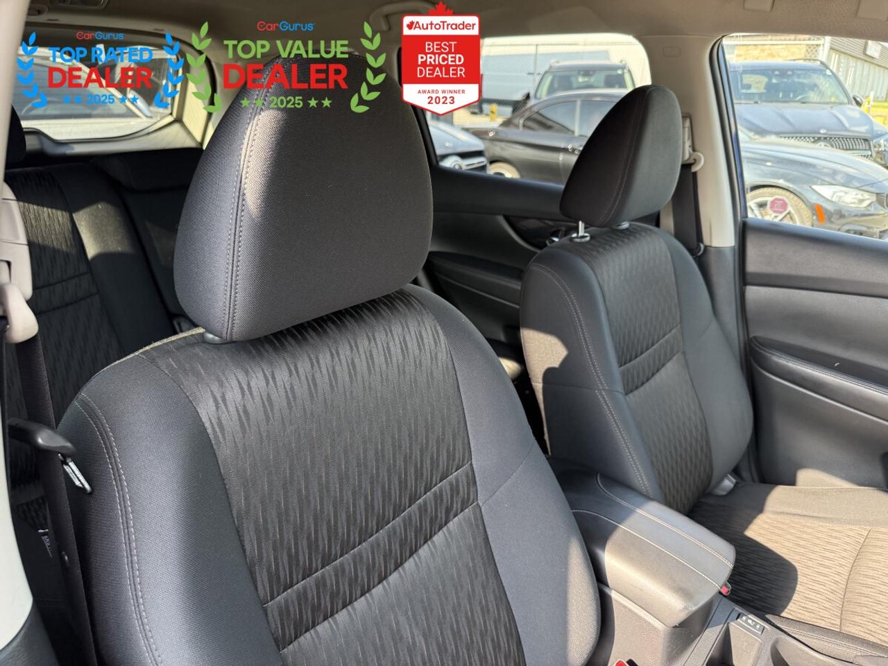 2017 Nissan Rogue SV | REAR CAMERA | HEATED SEATS | NO ACCIDENTS Photo