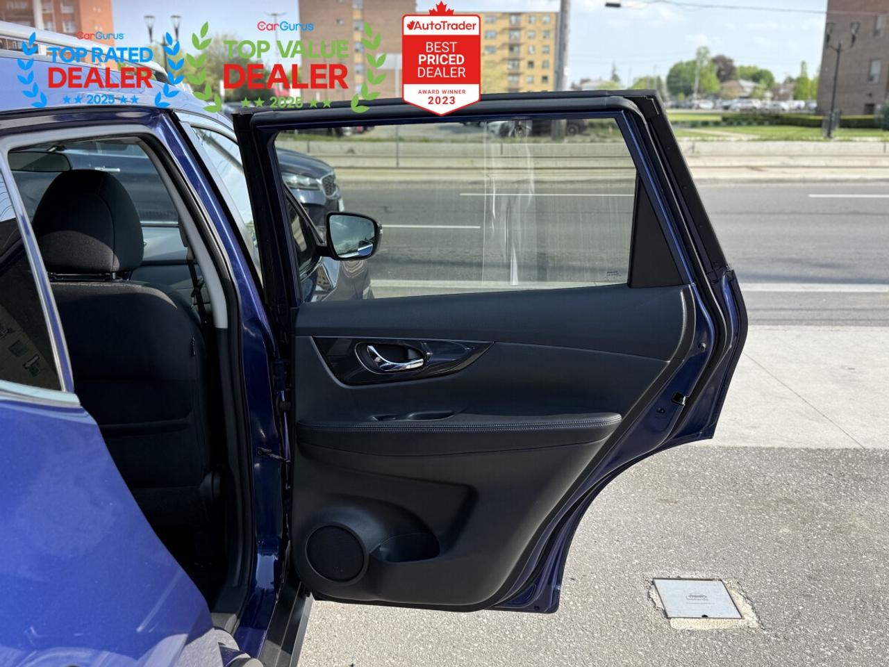 2017 Nissan Rogue SV | REAR CAMERA | HEATED SEATS | NO ACCIDENTS Photo