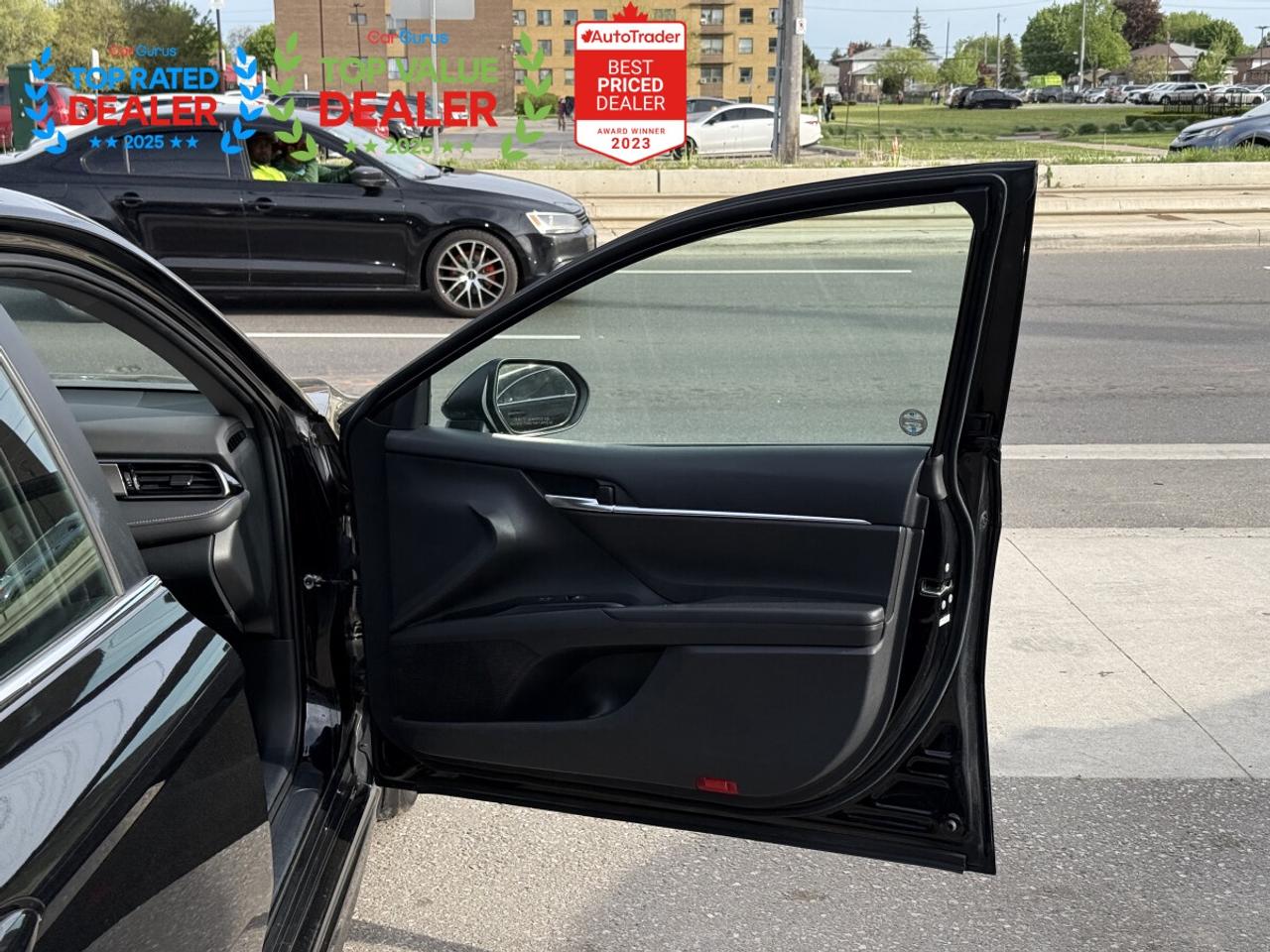 2020 Toyota Camry SE HYBRID | SUNROOF | REAR CAMERA | FINANCE Photo