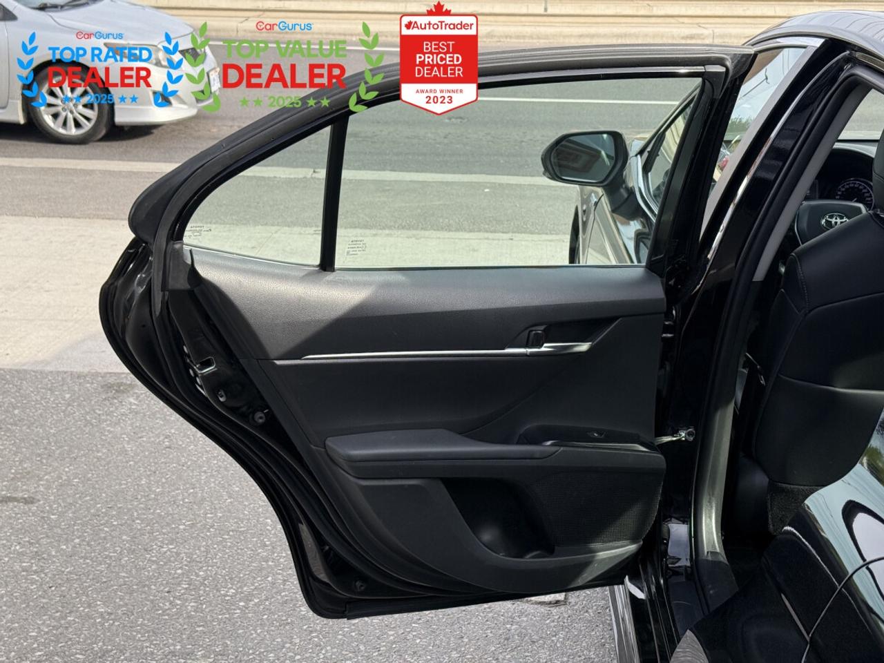 2020 Toyota Camry SE HYBRID | SUNROOF | REAR CAMERA | FINANCE Photo
